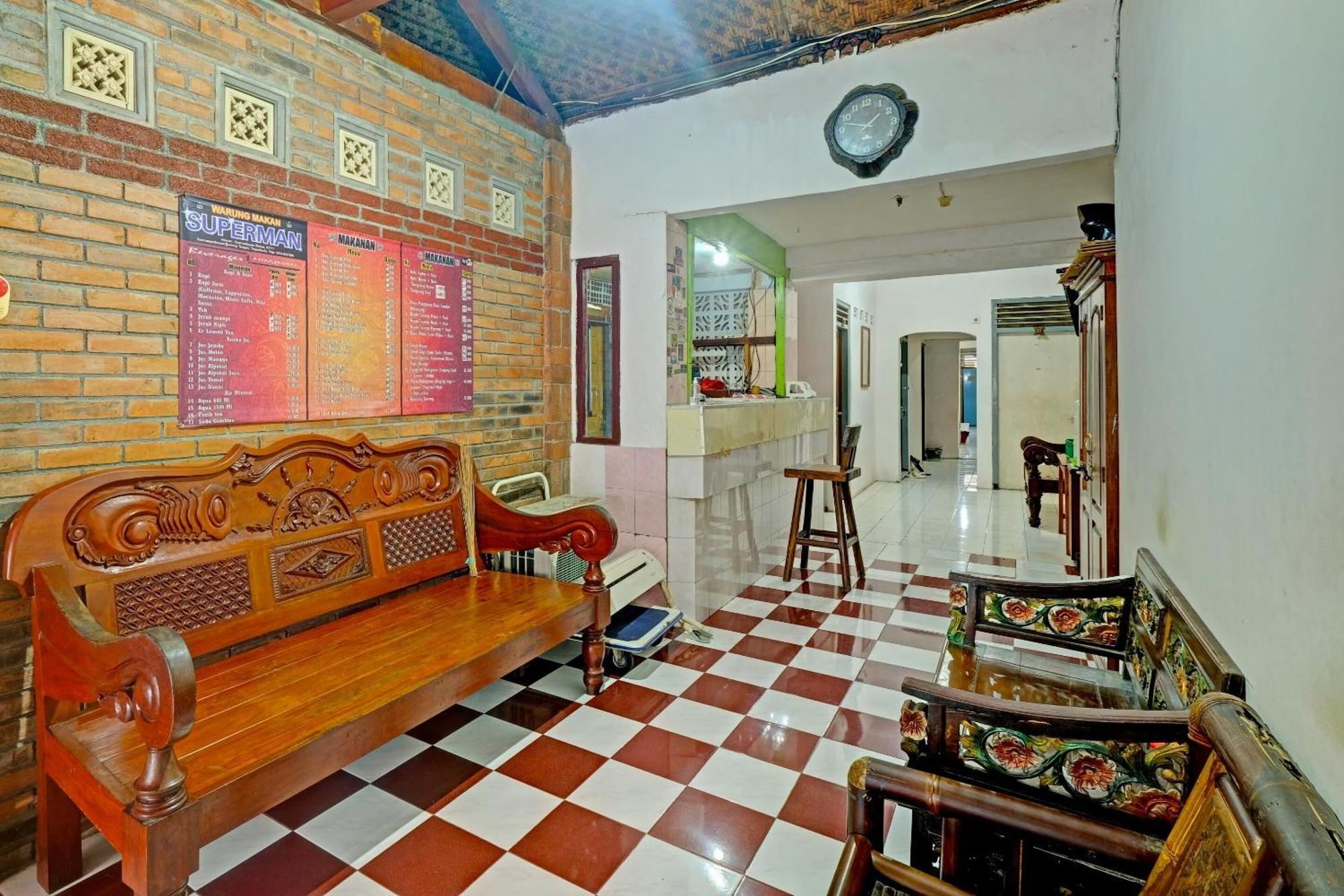 Spot On 91915 Homestay Superman Yogyakarta Exterior foto
