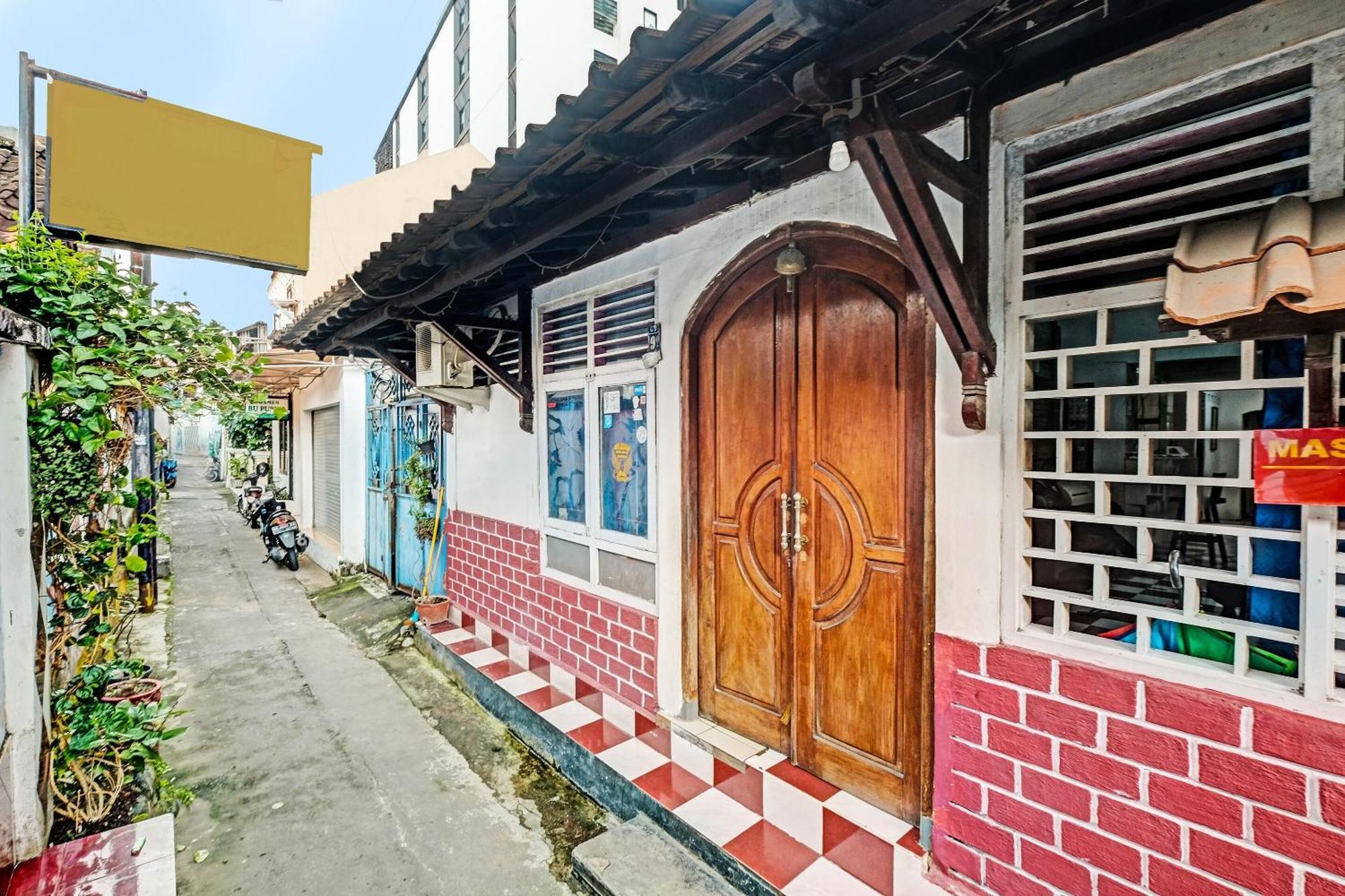 Spot On 91915 Homestay Superman Yogyakarta Exterior foto