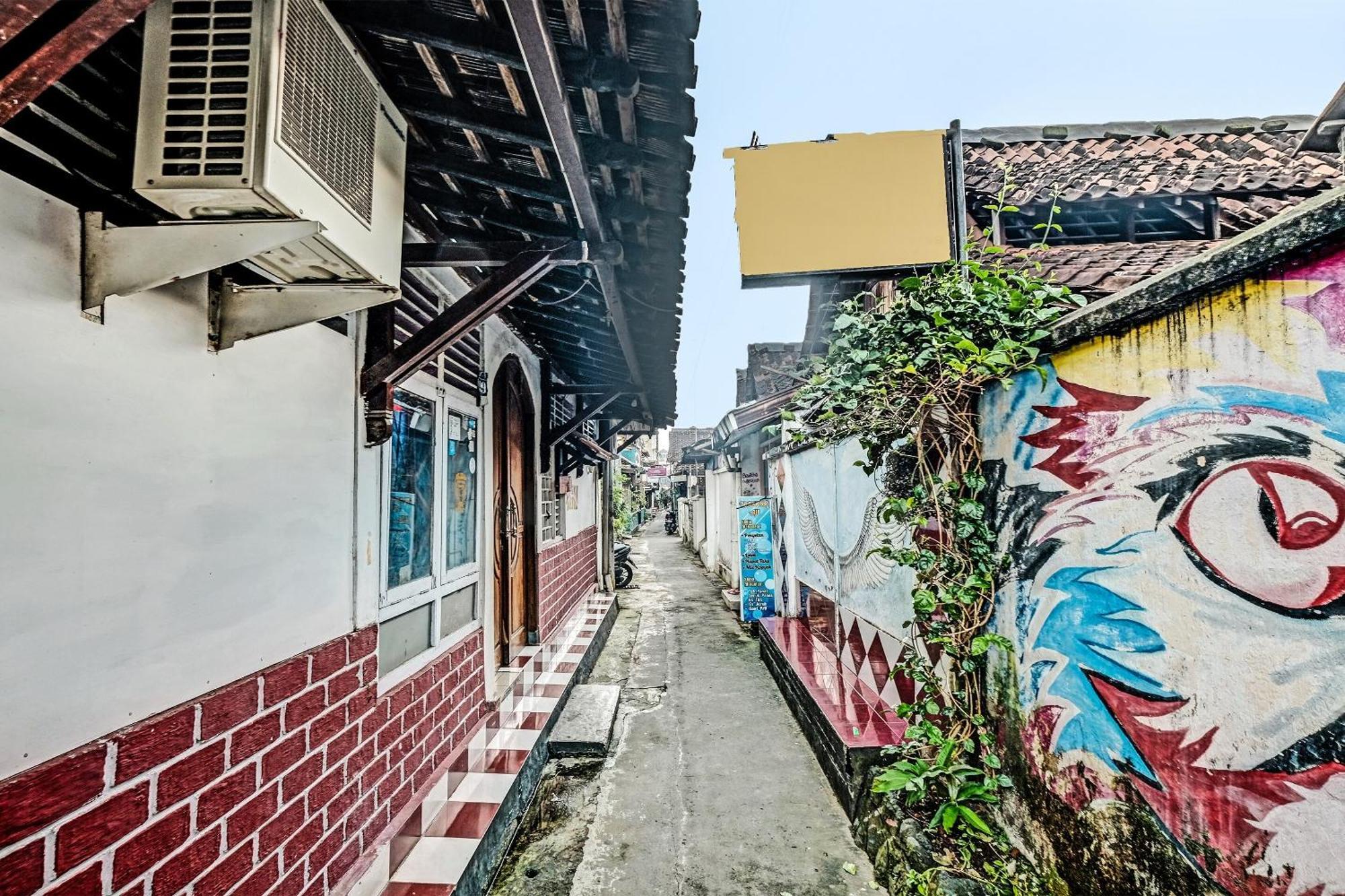 Spot On 91915 Homestay Superman Yogyakarta Exterior foto